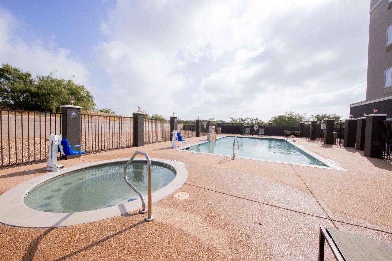 La Quinta By Wyndham Hotel